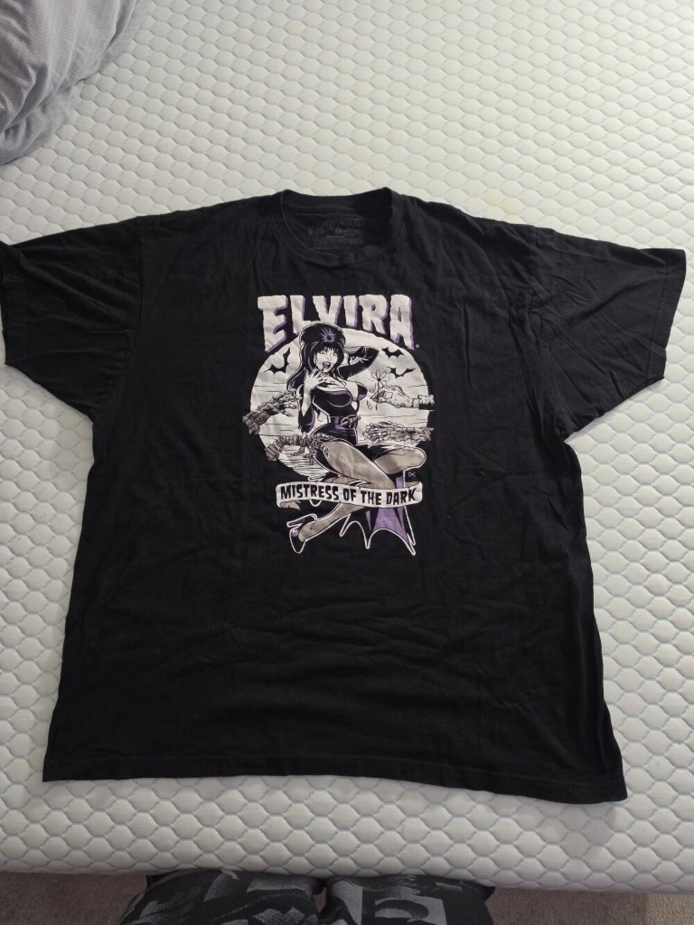 Elvira Mistress of the Dark Graphic Tee Black Men's 2XL Kreepsville